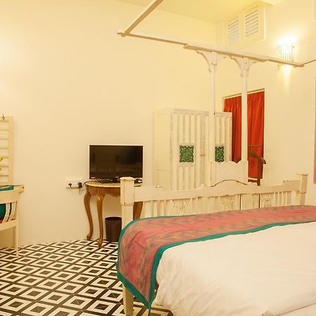 The Ivy House Bed & Breakfast Kolkata Exterior photo